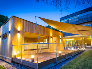 Außensauna Platane am Abend Therme der Ruhe