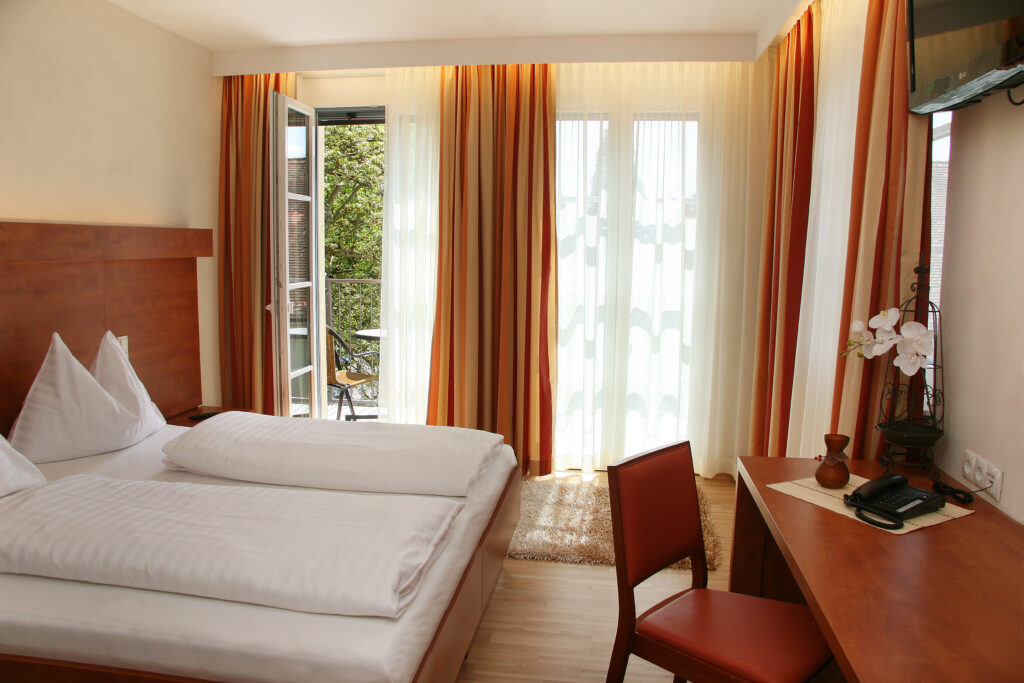 Hotel Grazerhof in Bad Gleichenberg helle Doppelzimmer mit Balkon