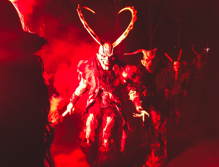 Perchtenlauf vor dem Kurhaus Bad Gleichenberg